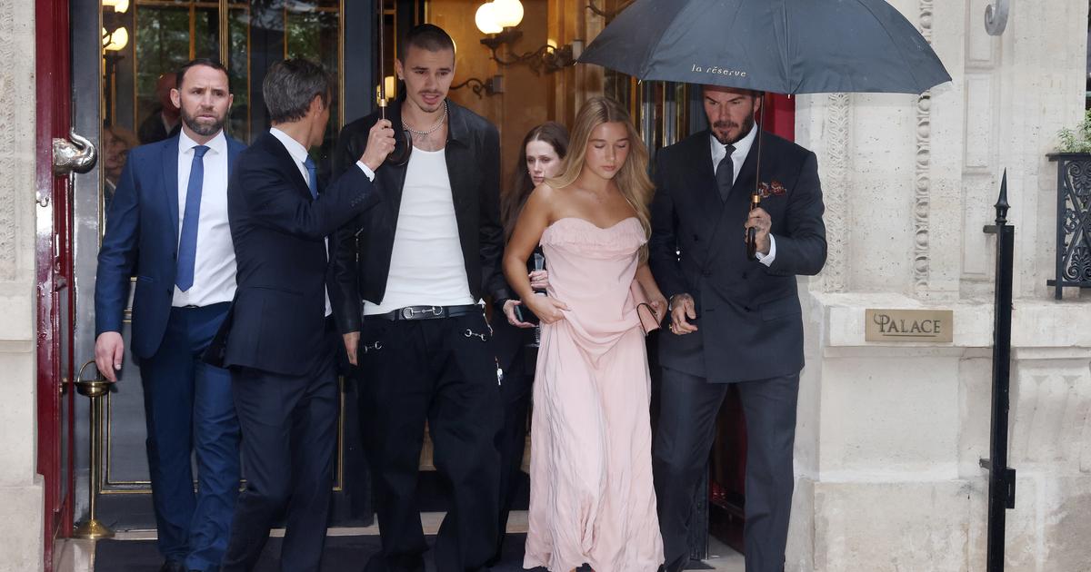 Lors de la Fashion Week de Paris, le clan Beckham réuni au premier rang du défilé Victoria Beckham, sans Brooklyn