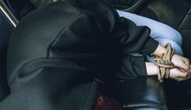 enlevé dans la nuit, un homme retrouvé amoché le lendemain à l’entrée d’un parc