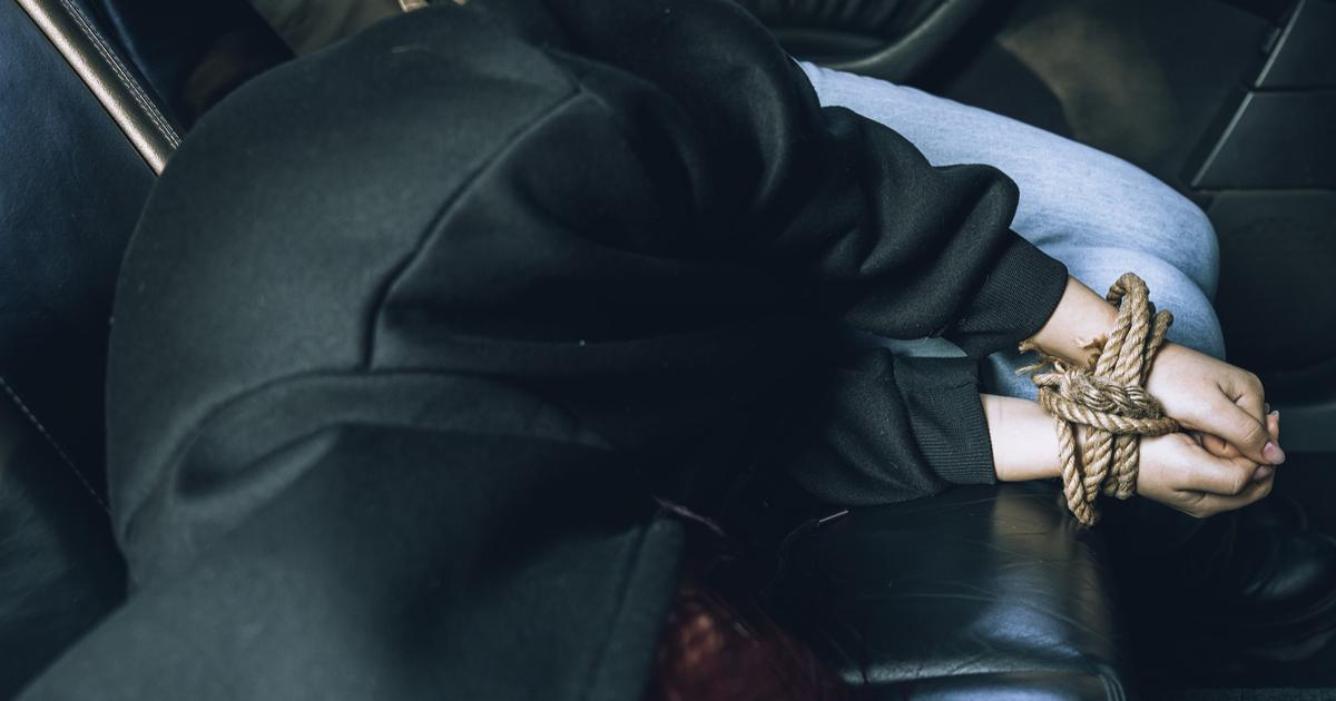 enlevé dans la nuit, un homme retrouvé amoché le lendemain à l’entrée d’un parc