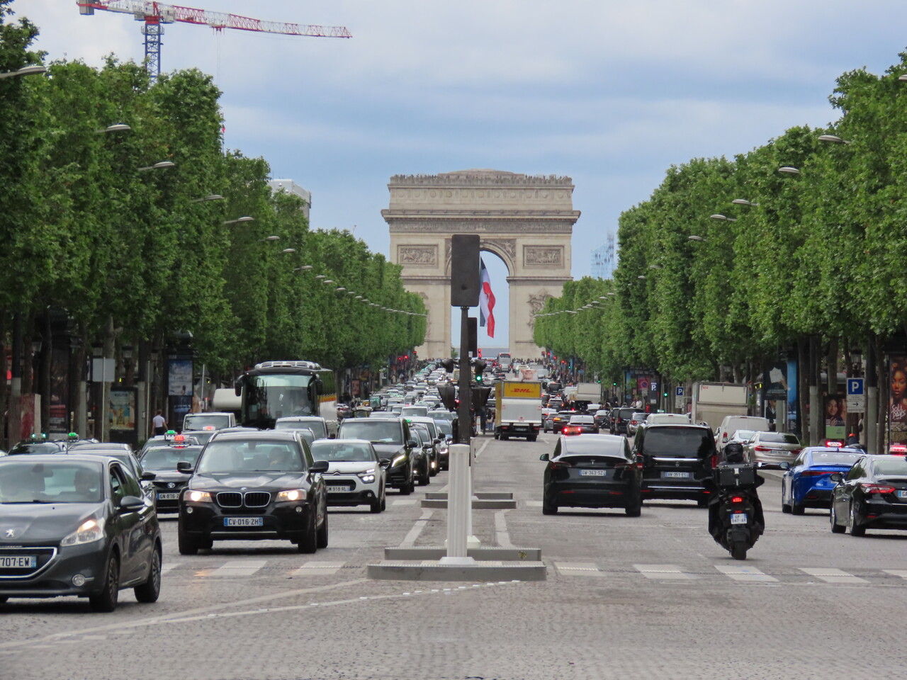 l'avenue des Champs-Élysées est plus attractive que la 5e Avenue et Oxford Street