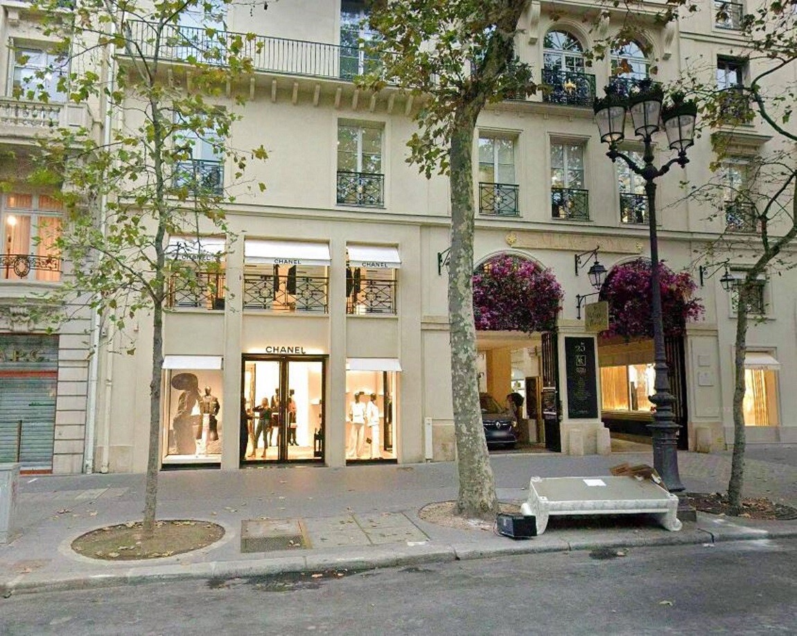 deux suspects interpellés après l'attaque à la voiture-bélier d'une boutique Chanel