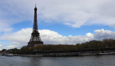 La Cour des comptes harponne la politique salariale de la tour Eiffel et ses primes effarantes