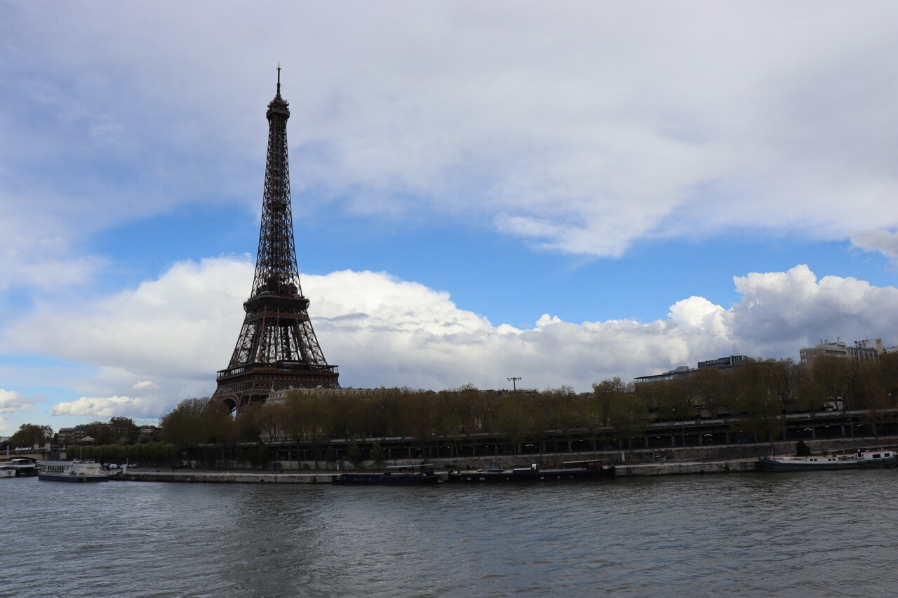 La Cour des comptes harponne la politique salariale de la tour Eiffel et ses primes effarantes