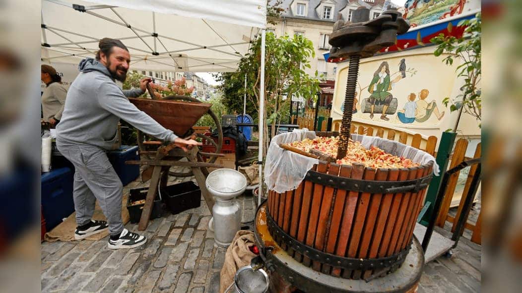 Les producteurs du Compiégnois ont eu le bon goût de s'installer au pied de l'hôtel de ville