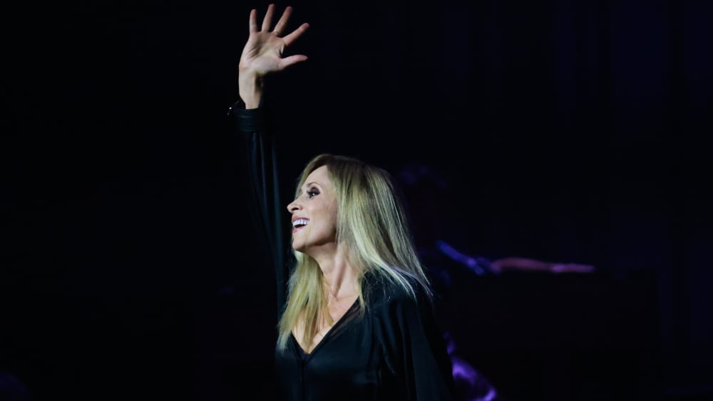 Lara Fabian crie son amour et fait vibrer le Dôme de Marseille