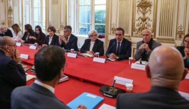 Sébastien Lecornu est arrivé à l'Élysée avant un conseil des ministres reporté à 11h... suivez le direct - La Provence