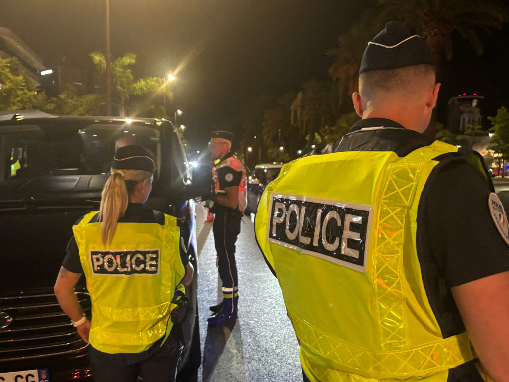 Nice. Un scooter heurte une voiture après un refus d'obtempérer, un adolescent gravement blessé