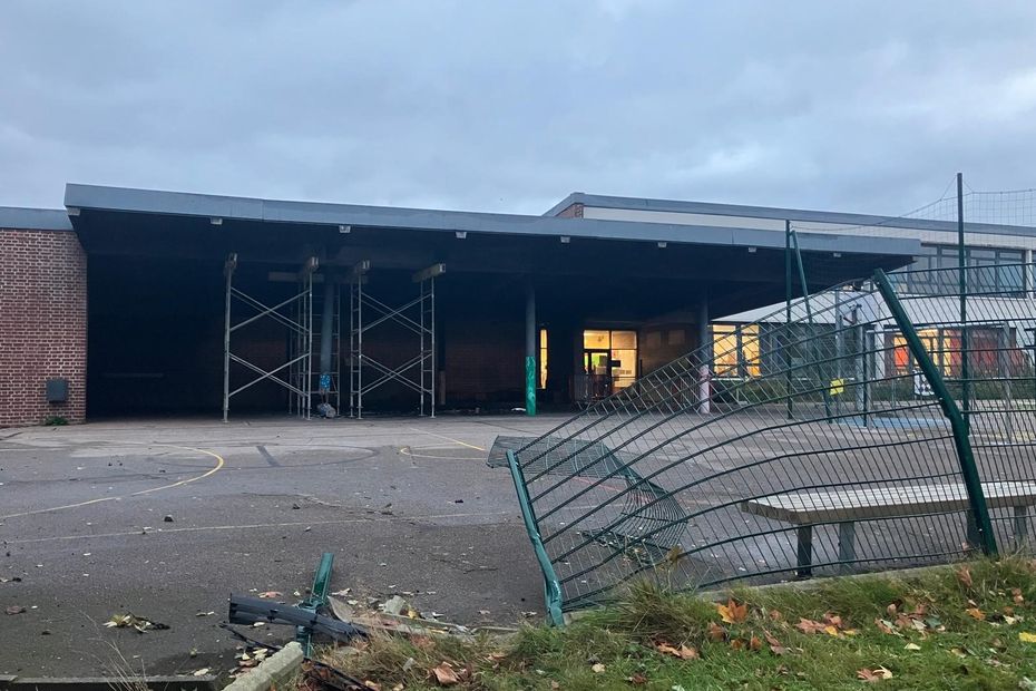 Une voiture finit sa course dans une école à Rouen