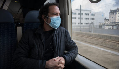 en pleine nouvelle vague, faut-il se remettre à porter un masque en France ?