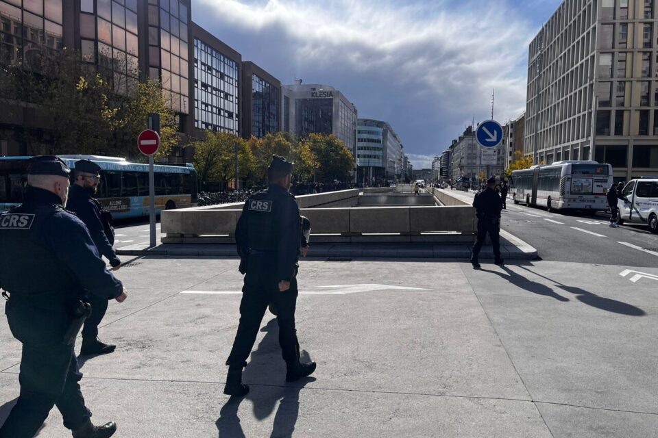Des CRS déployés boulevard Vivier-Merle dans le quartier de la Part-Dieu à Lyon.