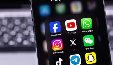 «Un véritable agent du renseignement glissé dans votre téléphone» : dans la Russie de Poutine, les réseaux sociaux plus que jamais sous surveillance