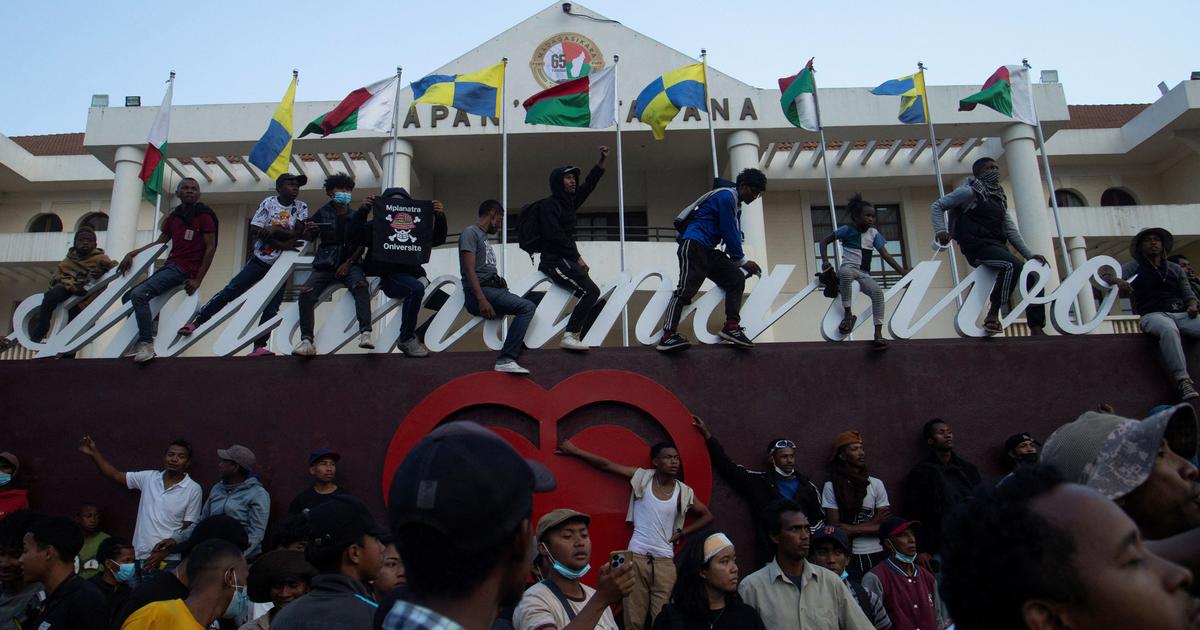 le président dénonce une «tentative de prise illégale du pouvoir» en cours