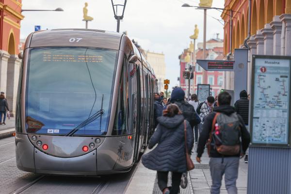 Un tramway de la ligne 1 à l’arrêt Masséna, en 2023. 