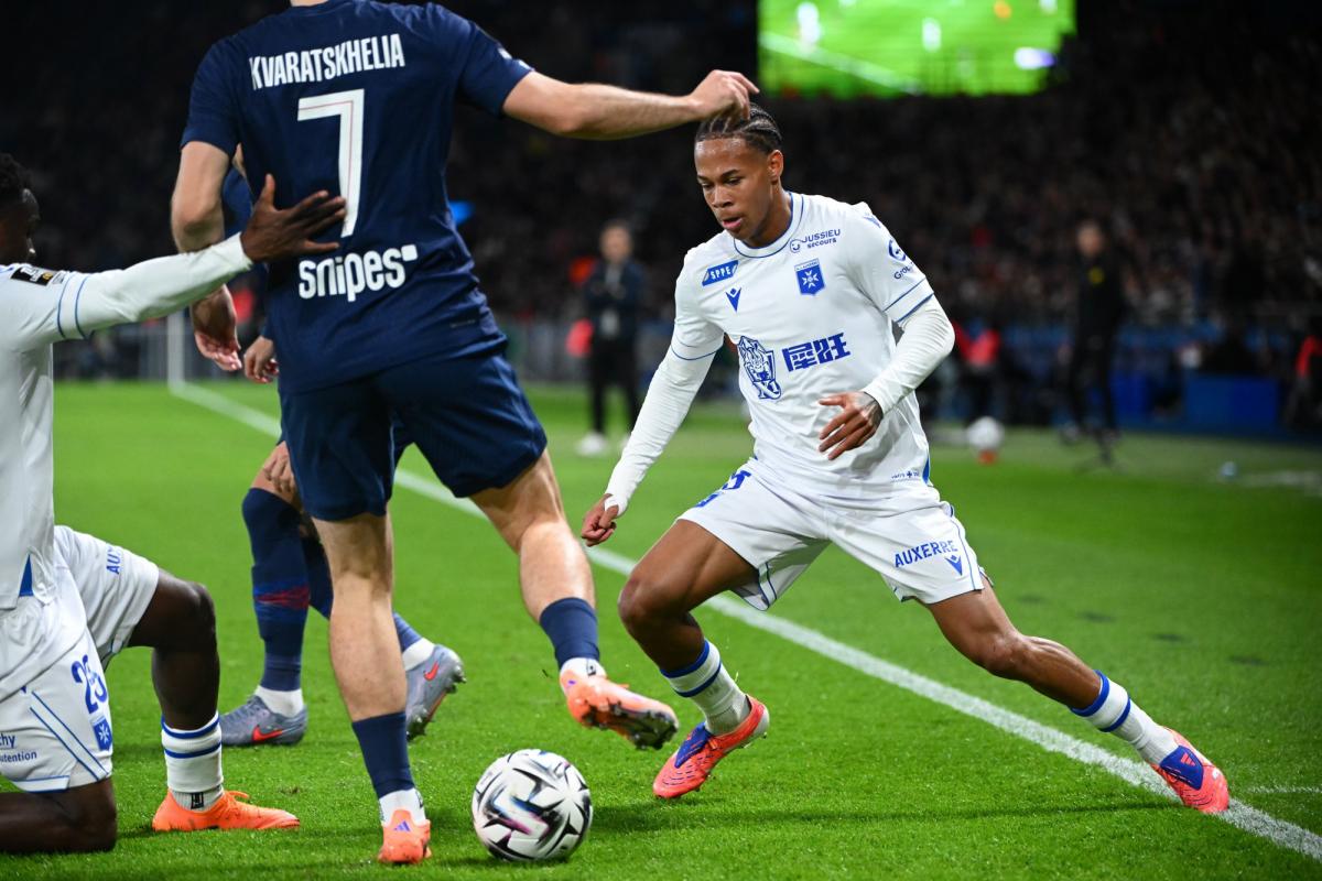 Auxerre avec Kévin Danois et Oussama el-Azzouzi à Rennes en Ligue 1