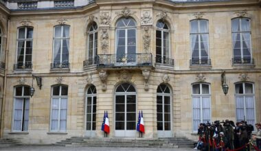 Retraite, productivité, baisse du chômage... La recette des économistes rattachés à Matignon pour stabiliser la dette