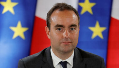 France-Colère et sidération après la reconduction de Lecornu par Macron - 11/10/2025 à 21:25