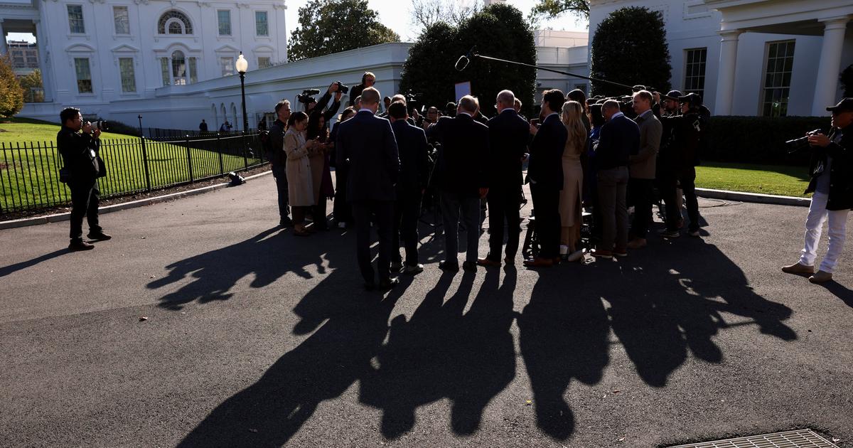 la Maison-Blanche restreint l'accès des journalistes à son bureau de presse