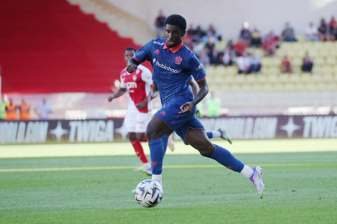 découvrez le 11 de départ de l’OGC Nice face à Rennes pour la 9ᵉ journée de Ligue 1