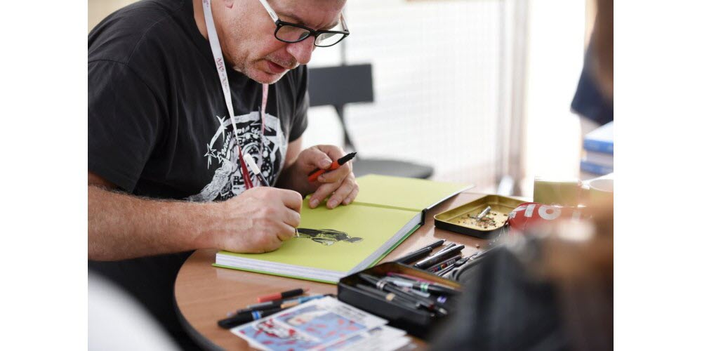 Dédicace illustrée de Zac Deloupy, auteur et illustrateur aux éditions Jarjille. Photo Sonia Barcet