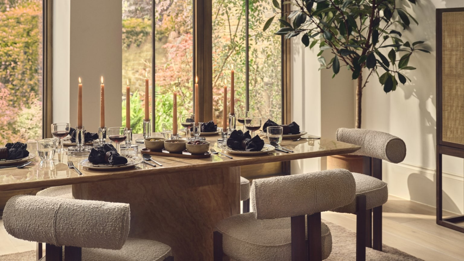 "Les murs blancs ce n’est plus possible" : voici les couleurs chics et tendances pour lesquelles opter selon une décoratrice d’intérieur