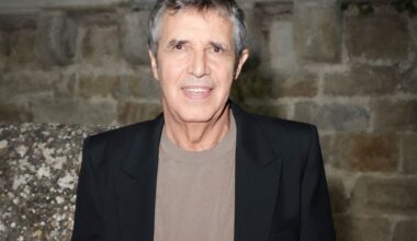 "J'aurais aimé la garder toute ma vie" : Julien Clerc dévasté par la perte de ce précieux cadeau signé Robert Badinter