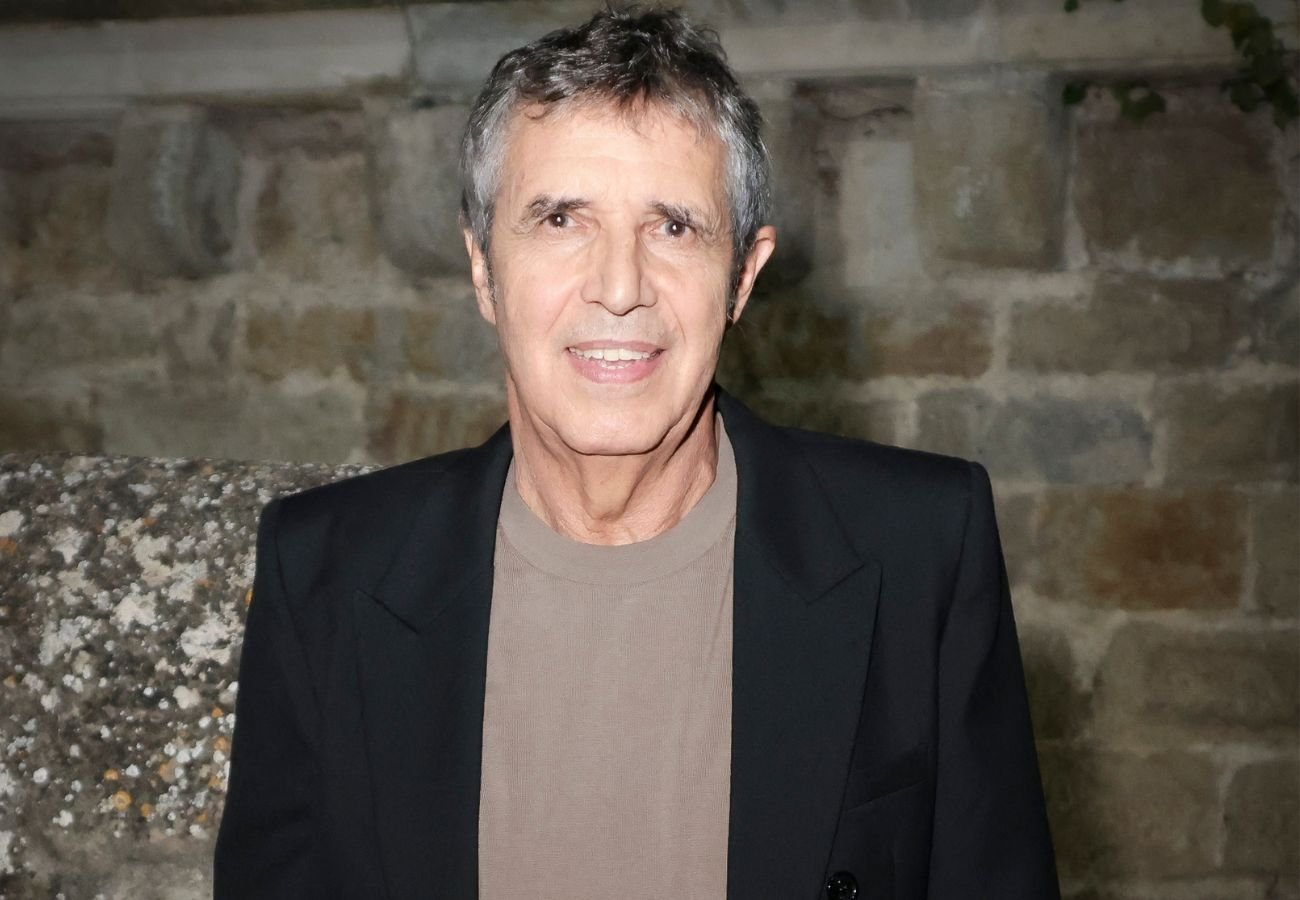 "J'aurais aimé la garder toute ma vie" : Julien Clerc dévasté par la perte de ce précieux cadeau signé Robert Badinter