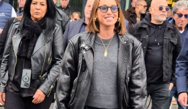 “Un petit garçon qui a…” : la voix tremblante, Laura Smet rend hommage à son père et fait une rare confidence sur son fils (Vidéo)