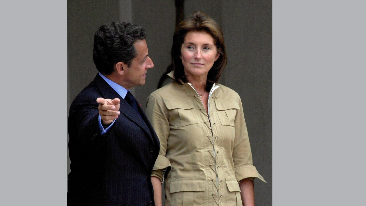 "bouleversée", son ex-femme adresse son soutien à "l'homme qu'il reste"