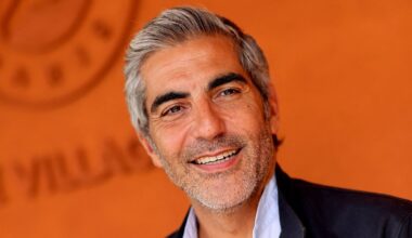 "Vous allez devenir..." : Marc-Olivier Fogiel pince-sans-rire, Ary Abittan rebondit sur la blague douteuse