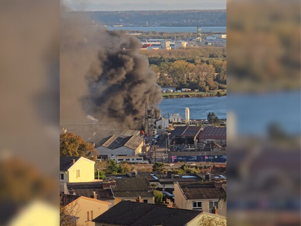 Un incendie génère un important panache de fumée au Havre : que se passe-t-il ?