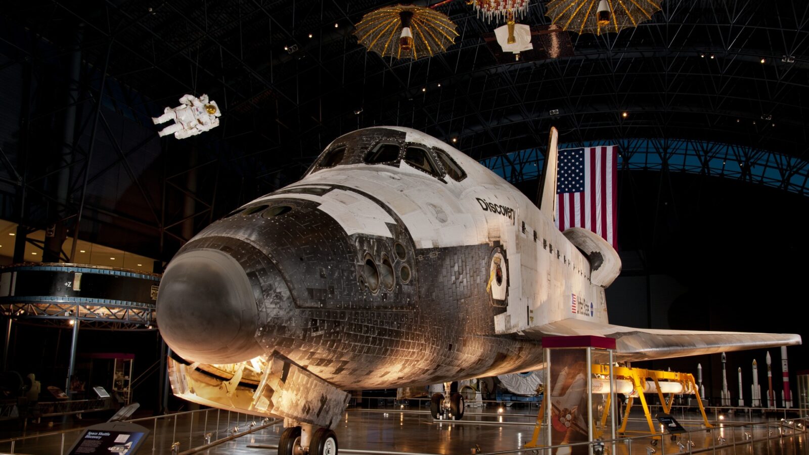 La navette spatiale Discovery divise et risque d'être entièrement démontée