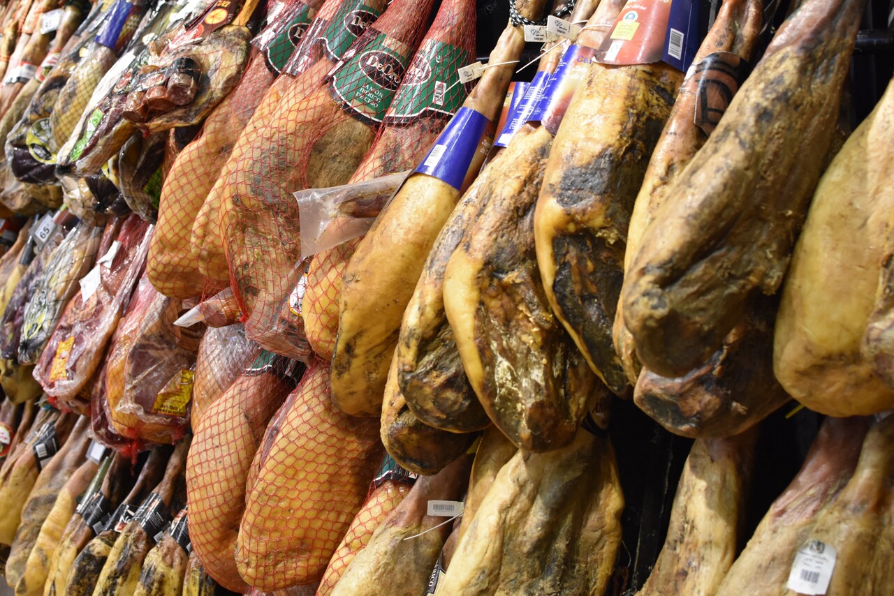Du faux jambon "pata negra" ? Trois entreprises de Paris et du Val-de-Marne accusées de tromper leurs clients