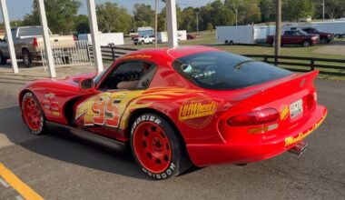 Une Dodge Viper GTS prend la forme d'un héros de Cars !