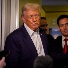 Donald Trump à bord d'Air Force One lors de sa tournée en Asie le 27 octobre 2025.