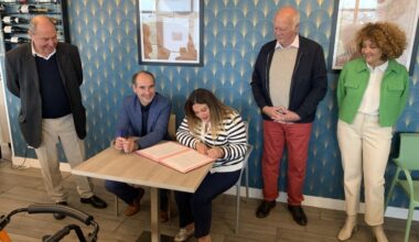 près de Rouen, cette commune et une résidence collaborent