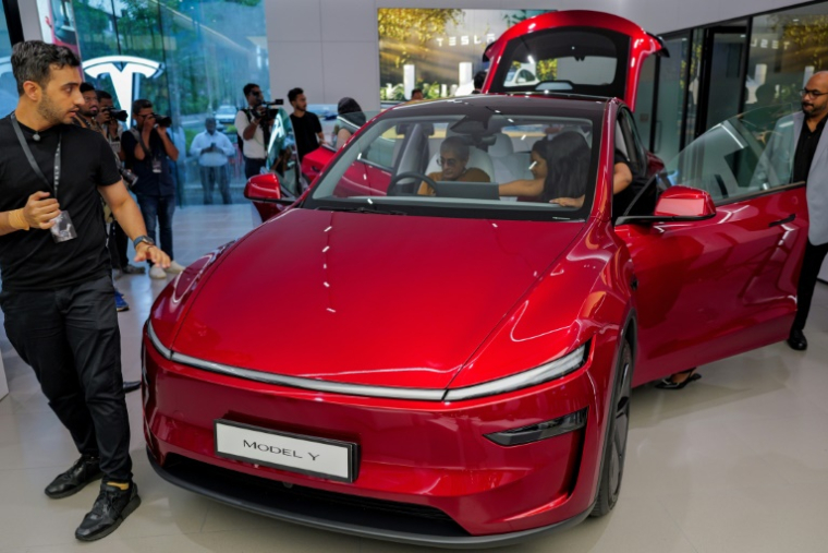 Une Model Y, du spécialiste américain des véhicules électriques Tesla, à Bombay (Inde) le 15 juillet 2025 ( AFP / Punit PARANJPE )