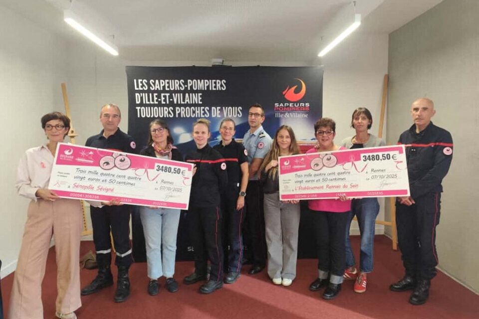 Deux chèques, pour près de 7 00 euros au total, ont été remis à deux associations qui accompagnent les patients atteints d'un cancer du sein.