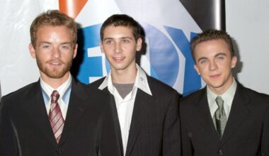 20 ans après la fin de la série, Frankie Muniz dévoile une photo avec ses "frères" avant leur grand retour et ils sont méconnaissables