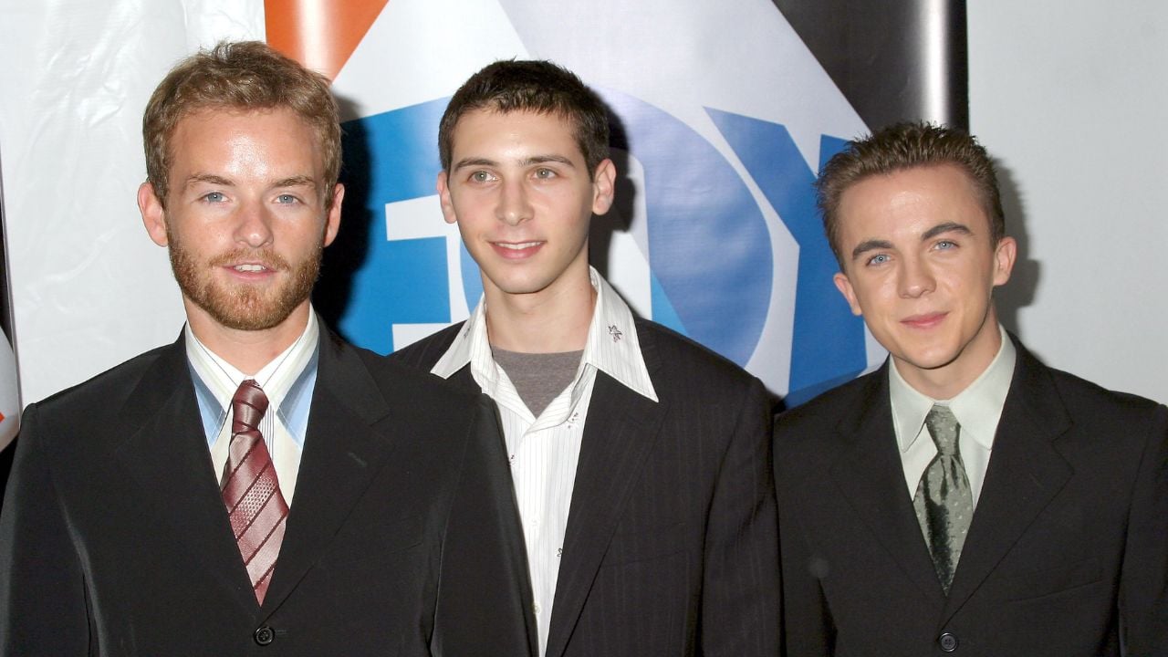 20 ans après la fin de la série, Frankie Muniz dévoile une photo avec ses "frères" avant leur grand retour et ils sont méconnaissables