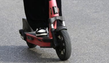 Un crash test entre une trottinette électrique et une voiture organisé lundi dans un collège à Strasbourg