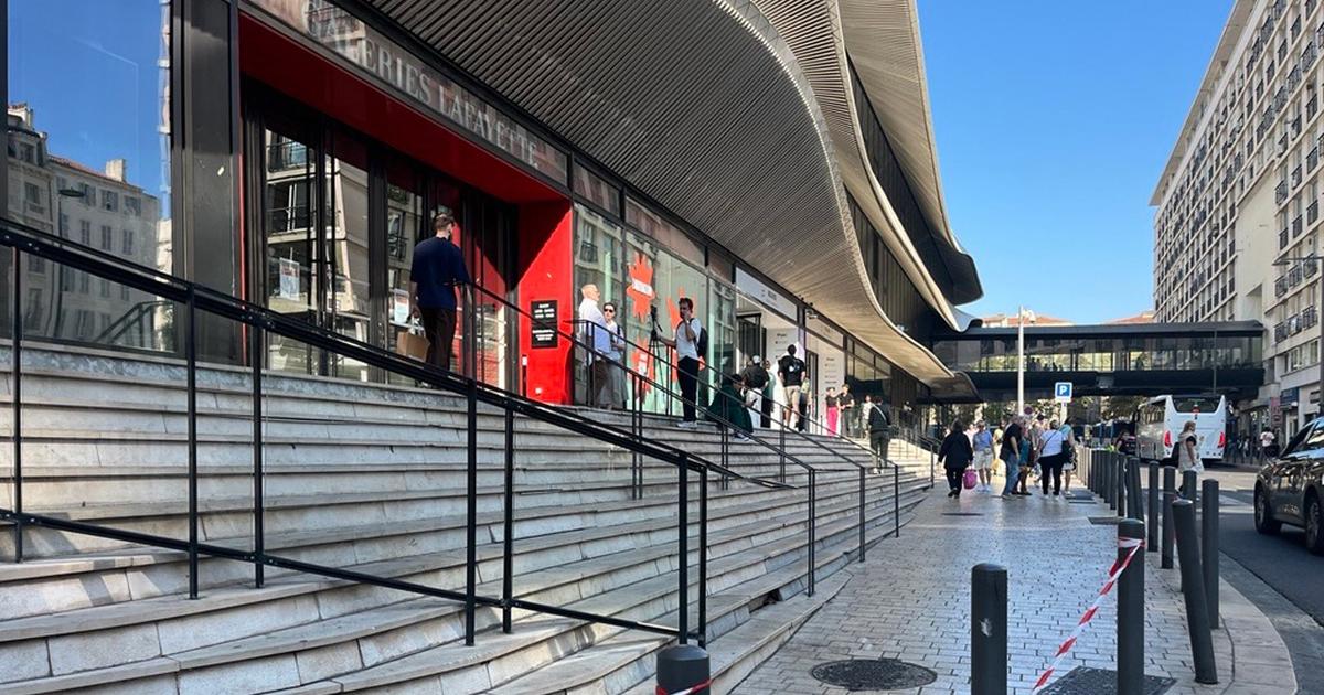 les Galeries Lafayette fermées après des débordements liés à de fortes promotions