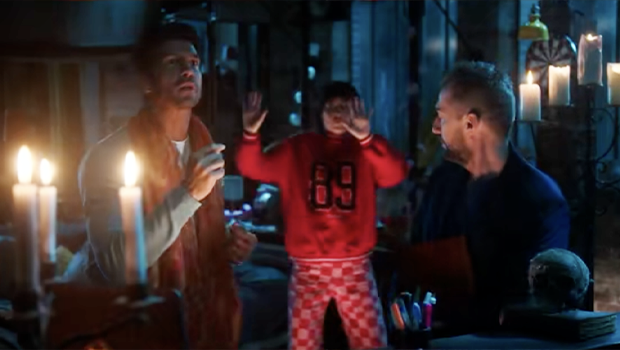 Quand « Léo » parle créole dans la série Scènes de ménages : « Oté zespri gramoun réveil azot »