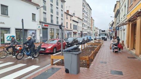 Embouteillages au niveau de l'avenue des Frères-Lumière, en raison du nouveau plan de circulation. Photo d'archives Pauline Cavallier