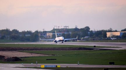 Un avion sur le tarmac de l'aéroport de Vilnius, en Lituanie, le 23 mai 2021. (EPA / AFP)