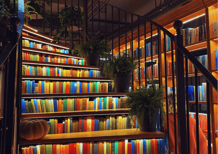 Minoa Pera à Istanbul sacré plus beau book café du monde en 2025