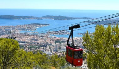 19 personnes coincées près de deux heures dans un téléphérique en panne