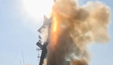 Au large de Toulon, deux frégates réussissent à intercepter à l’entraînement des menaces supersoniques à l’aide de missiles Aster 30