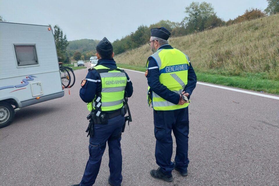 Les véhicules étaient déviés sur cette aire de repos de l'autoroute A 28.