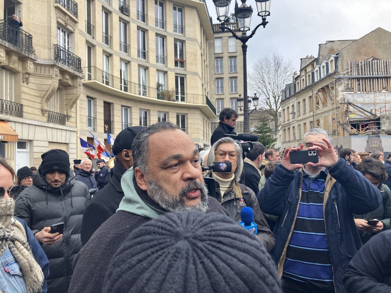 Malgré un stratagème, Dieudonné n'échappe pas à l'interdiction de son spectacle en Gironde