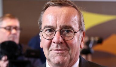 un couac sur le service militaire place le ministre de la Défense dans l’embarras